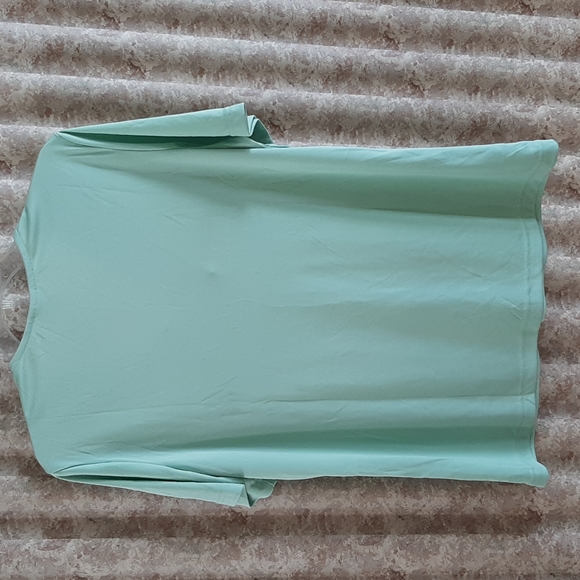 NWOT Blair v neck short sleeve tee - Picture 5 of 5